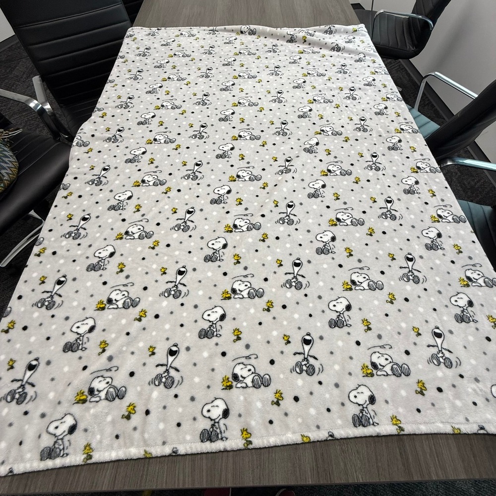 Berkshire Blanket Peanuts Snoopy Woodstock Fleece Throw Gray Polka Dot 52x68